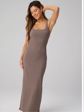 Fabuletics Sleek Scoop Neck Maxi Dress in Taupe Sz 1x